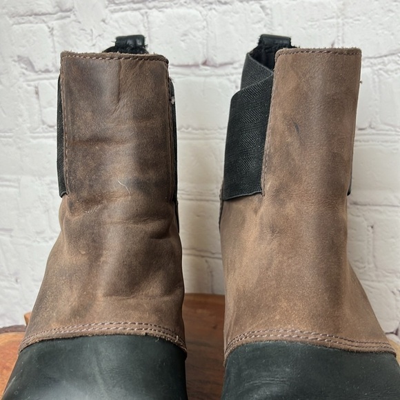 Sorel Addington Chelsea Boots - Picture 4 of 14